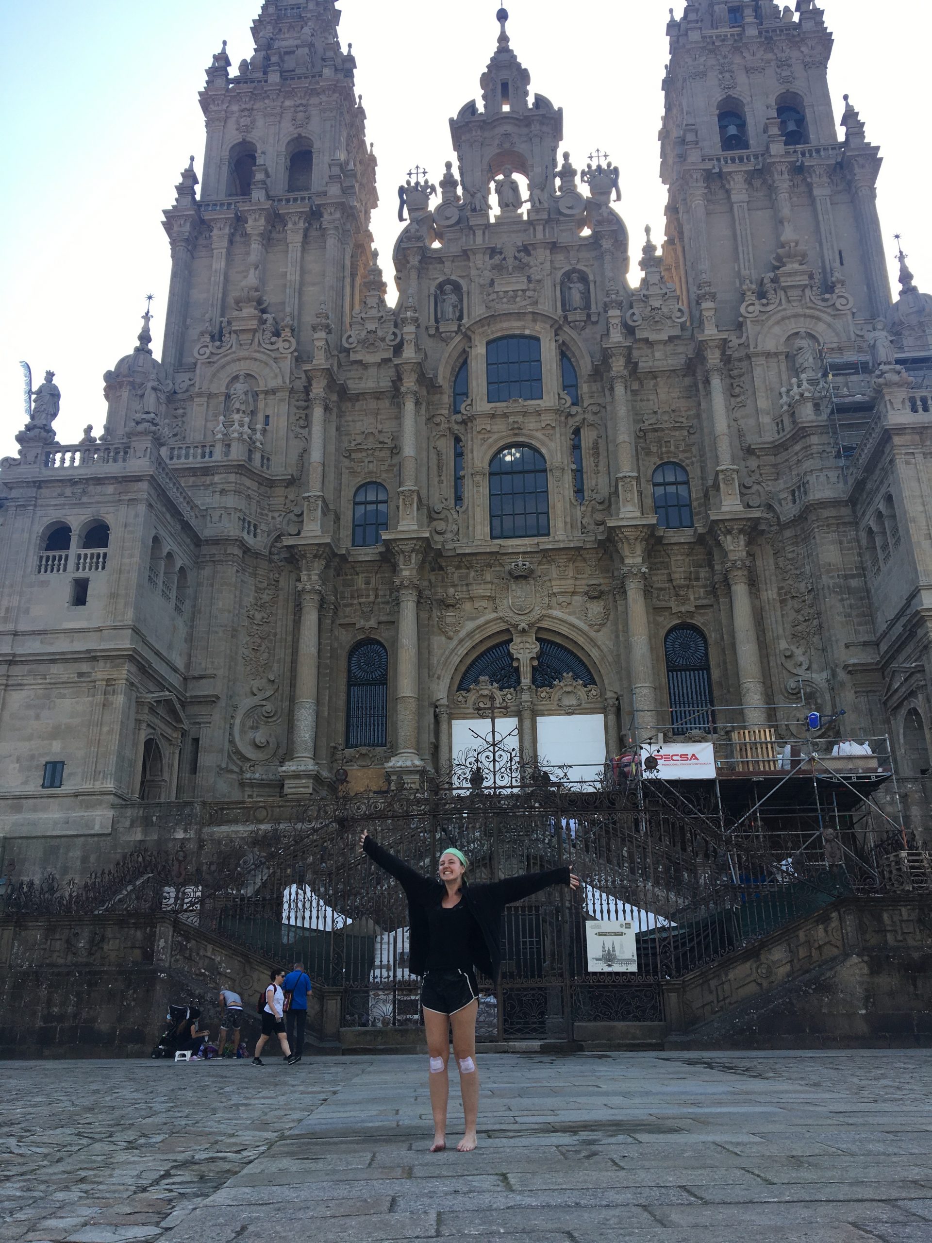 Estella Brenneman ´20 in front of Santiago de Compostela Cathedral